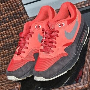 Nike Air Max 90 CN9671-991 red mesh, black suede trim with black midsoles Sz 11